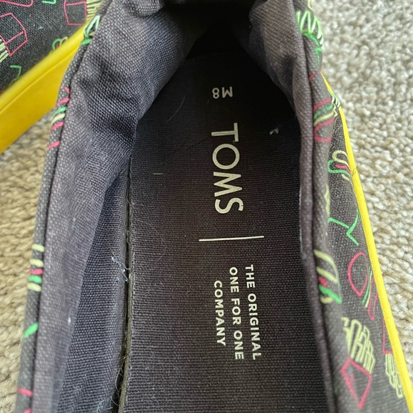 Tom’s GITD AOP Slip Ons - Picture 5 of 5